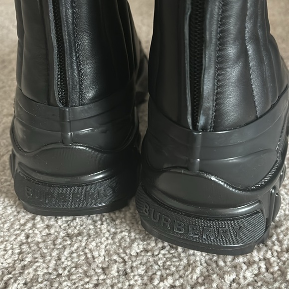 BURBERRY Arthur Quilted Ankle Boots - Picture 9 of 10